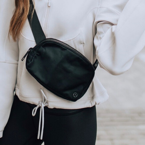 Lululemon Everywhere belt bag black NWT - Picture 5 of 5